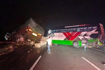 Syarikat lori yang terlibat dalam kemalangan lima kenderaan di Melaka yang mengorbankan tujuh orang termasuk seorang warga emas Singapura, Allahyarhamha Lamrah Asis Ali, 66 tahun, akan didakwa di mahkamah pada 4 Mac.