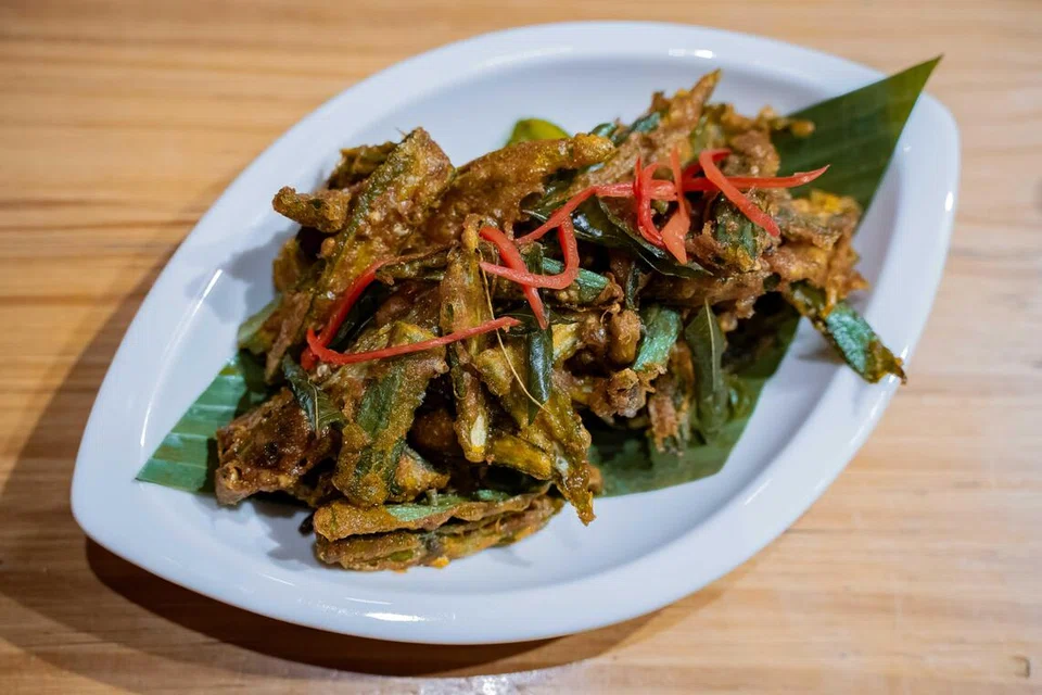 Pembuka selera, ‘Crispy Okra Fritters’, pada harga $12, disajikan rangup dan penuh rasa.