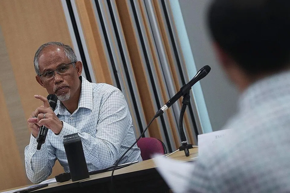 HARAP SOKONGAN MASYARAKAT: Encik Masagos berharap masyarakat akan terus memberi sokongan berkaitan langkah melanjutkan penutupan masjid setempat demi mengawal penularan wabak Covid-19 di sini. - Foto BH oleh KELVIN CHNG