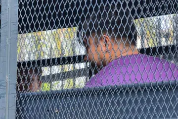 Suspek dibawa polis di Mahkamah Majistret Tangkak untuk permohonan reman pada 4 Jun.