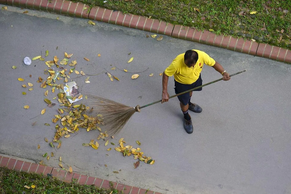 Majlis Gaji Kebangsaan (NWC) dijangka mengumumkan minggu depan saranan memberi pekerja bergaji rendah kenaikan gaji minimum. Saranannya sedang dipertimbangkan Pemerintah dan, jika diterima, akan bermula pada 1 Julai. 