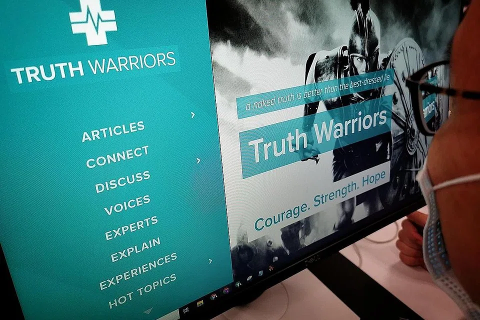 DAKWAAN PALSU: Menurut Pejabat Pofma, laman web Truth Warriors, menerbitkan dakwaan palsu untuk mengelirukan orang ramai agar mereka berfikir bahawa vaksin Covid-19 tidak berkesan mengurangkan kadar penularan Covid-19. - Foto ZAOBAO