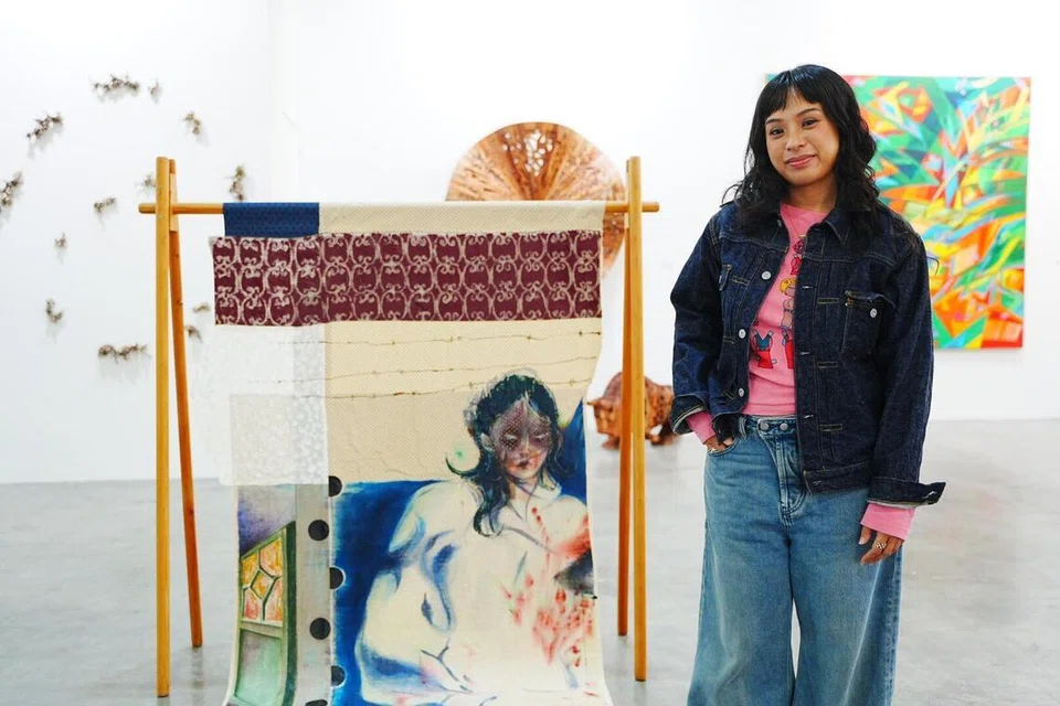 Aisha Rosli bersama karyanya, ‘What Choice Do I Have?, 2025/2026’.