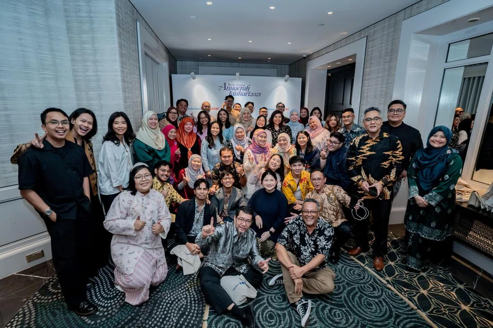 
Kakitangan Berita Harian di majlis Anugerah Jauhari 2025 pada 7 November. Akhbar itu menjalani transformasi sejak 2023 dengan menyuntik kesegaran dalam kandungannya, meluaskan jangkauan digital serta mengukuhkan hubungan dengan masyarakat.