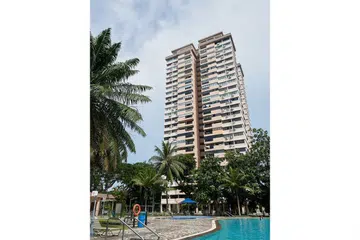 PERLU DAPATKAN MANDAT: Laguna Park, yang sebelum ini merupakan sebuah estet HUDC, perlu mendapatkan sokongan pemilik unit sebanyak 80 peratus sebelum ia dapat meneruskan penjualan berbilion dolar. - Foto fail