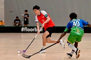 Bola, lantai, lelaki, S’pura