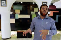 TARIK LEBIH RAMAI PENGUNJUNG: Encik Mohamed Ilyas berharap lebih ramai pengunjung akan melawat Pusat Warisan India Islam Nagore Dargah dengan kemudahan stesen MRT Telok Ayer yang tidak jauh dari pusat ini.