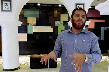 TARIK LEBIH RAMAI PENGUNJUNG: Encik Mohamed Ilyas berharap lebih ramai pengunjung akan melawat Pusat Warisan India Islam Nagore Dargah dengan kemudahan stesen MRT Telok Ayer yang tidak jauh dari pusat ini.