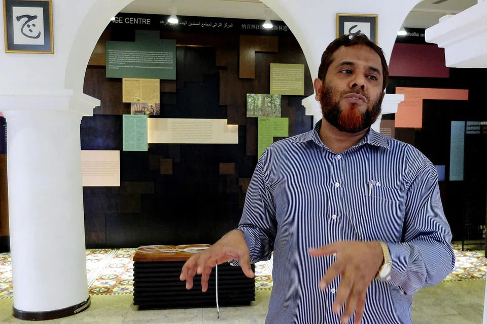 TARIK LEBIH RAMAI PENGUNJUNG: Encik Mohamed Ilyas berharap lebih ramai pengunjung akan melawat Pusat Warisan India Islam Nagore Dargah dengan kemudahan stesen MRT Telok Ayer yang tidak jauh dari pusat ini.