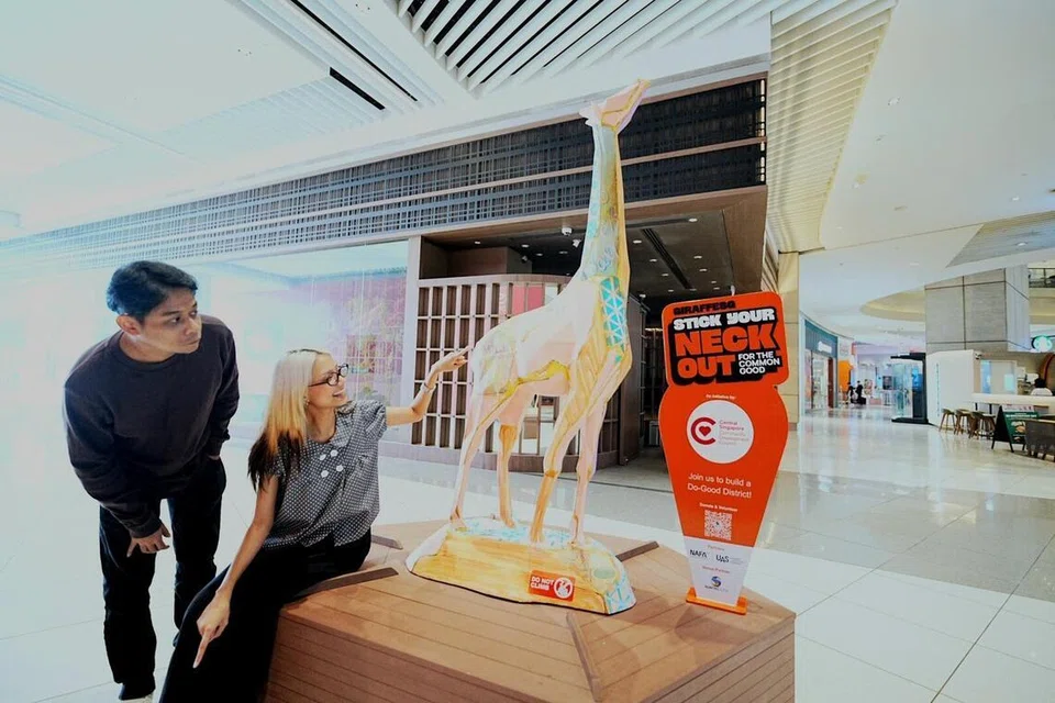 Nur Iman Sumani, Diamond Nabilah Misson, Suntec City