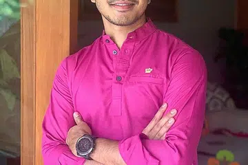 ENGGAN CETUS KONTROVERSI: Pelakon Alif Satar, menyifatkan penonton sekarang semakin bijak serta arif berkaitan hukum agama dan bakal mempersoalkan tindakan pelakon. - Foto fail