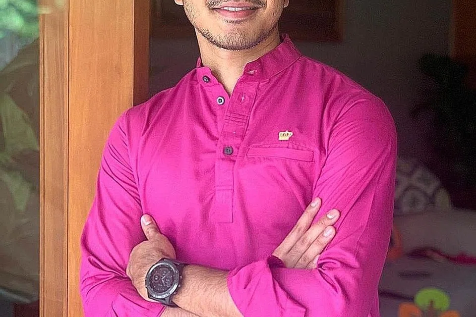 ENGGAN CETUS KONTROVERSI: Pelakon Alif Satar, menyifatkan penonton sekarang semakin bijak serta arif berkaitan hukum agama dan bakal mempersoalkan tindakan pelakon. - Foto fail
