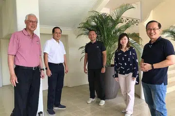 PASUKAN IMPIAN: ESM Goh berkata pasukan impiannya 'di GRC West Coast atau mana-mana sahaja' ialah (dari kiri) beliau, Encik Tan See Leng, Encik Mohd Fahmi Aliman, Cik Tin Pei Ling, dan Encik Lim Biow Cuan. - Foto MPARADER FACEBOOK