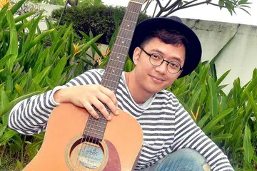 KAGUMI ERA 70-AN GEREK: Sezairi menemui cinta terhadap irama disko dan meraikannya dengan lagu berjudul '70s' yang menggambarkan semangat kreatif dan serba-serbi baru era tersebut. - Foto KHALID BABA