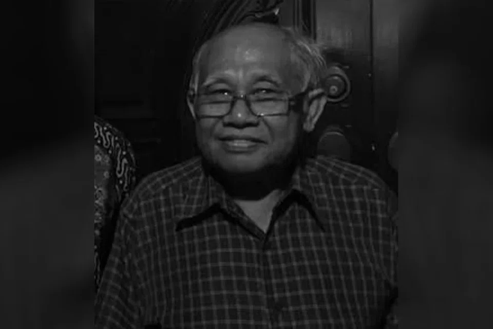 Sarjana dan pemikir sastera negara, Allahyarham Dr Abdul Rahman Napiah, 80 tahun, atau lebih dikenali sebagai Mana Sikana, adalah pengkarya prolifik melalui falsafah dan pemikiran kontemporari dalam karya kreatif yang dihasilkan, antaranya drama berjudul Pasir-Pasir di Pasir Salak.