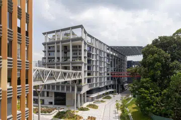 Sewa di ruang taman perniagaan pinggir bandar, seperti Daerah Digital Punggol, mencatatkan sewa $3.46 setiap kaki persegi sebulan pada suku ketiga 2024, menurut Cushman & Wakefield.