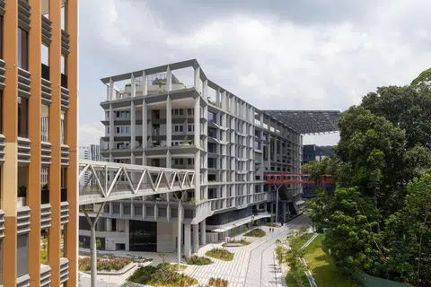 Sewa di ruang taman perniagaan pinggir bandar, seperti Daerah Digital Punggol, mencatatkan sewa $3.46 setiap kaki persegi sebulan pada suku ketiga 2024, menurut Cushman & Wakefield.