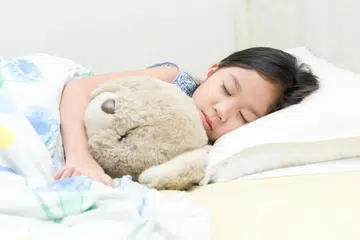 Kanak-kanak prasekolah yang lebih aktif pada waktu malam lebih berkemungkinan mengalami masalah tidur seperti kesukaran untuk tidur, terus tidur dan terjaga malam.