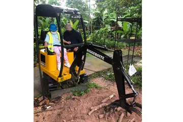 SERONOK: Aktiviti yang bertemakan pembinaan di Diggersite. - Foto DIGGERSITE