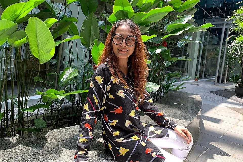 Penyanyi mapan Rosalina Musa (atas), yang juga berperanan sebagai penyelaras sesi uji bakat bagi memilih wakil-wakil dari Singapura.