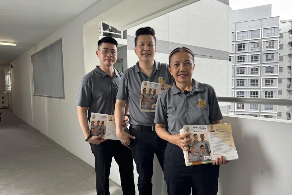 Bagi Setiausaha Agung, Parti Bersatu Singapura (SUP), Encik Andy Zhu (tengah), yang ditemani Bendahari SUP, Cik Noraini Yunus dan Encik Nigel Ng, perjuangan demi masyarakat di GRC Ang Mo Kio akan diteruskan meskipun keputusan Pilihan Raya Umum 2025 (GE2025) mungkin tidak berpihak kepada mereka.