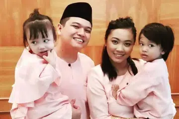 KELUARGA SUMBER ILHAM: Penggubah lagu dan penulis lirik, Benny Azroni, menyifatkan isteri Cik Nur Amirah Amir dan anak-anak, Sirin Calysta (kiri) dan Ariqin Wafiy sebagai pencetus ilham dan kebahagiaan. - Foto ihsan BENNY AZRONI