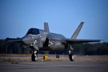 Sebuah jet pejuang selinap generasi kelima F-35 Lightning II Lockheed Martin. China sedang berusaha membangunkan jet pejuang bagi menandingi pesawat Barat dalam pertempuran.