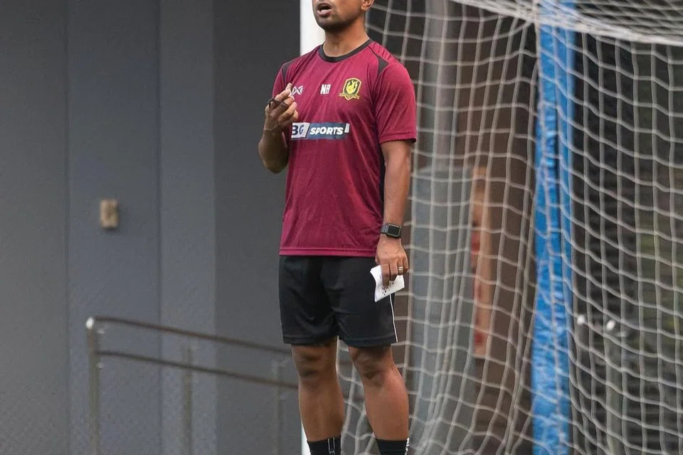 Penolong jurulatih Tampines dan ketua pembangunan belia, Noh Rahman, akan mengambil alih tugas sebagai ketua jurulatih. Beliau memikul tanggungjawab tersebut selepas perpisahan mengejutkan antara Akbar Nawas dengan kelab itu.