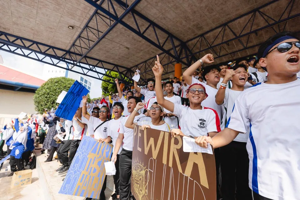 Sorakan semangat pelajar Madrasah Aljunied memeriahkan suasana semasa pertandingan Sukan dan Permainan Madrasah (MSG) 2026 pada 2 April di Stadium Woodlands. 