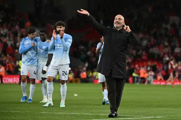 Ketua jurulatih Manchester City, Enzo Maresca (kanan) meraikan kemenangan 3-0 ke atas Liverpool di Anfield. Menurut beliau kemenganan tersebut menjadi bukti ketahanan dan semangat perpaduan Manchester City menghadapi tekanan luar padang.