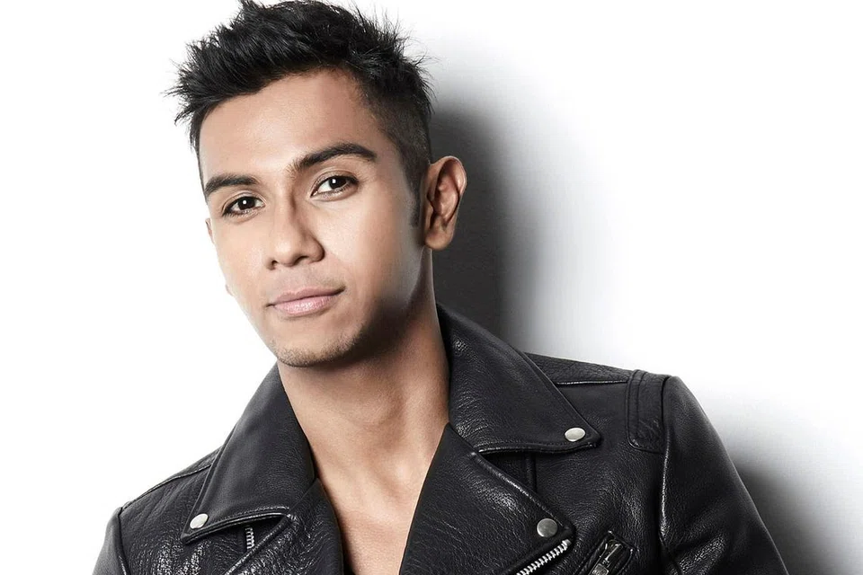 TAUFIK BATISAH: Pengacara 'Simptom' ini akan membuat penampilan khas dengan berkongsi pengalaman semasa dokumentari itu dibuat dan menyanyikan lagu tema rancangan itu. - Foto-foto fail
