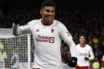 Pemain tengah Manchester United, Casemiro, meraikan gol kemenangan ke atas Nottingham Forest. Kemenangan 1-0 ini bermakna United mara ke peringkat suku akhir Piala FA dan akan menentang Liverpool pada 16 Mac.