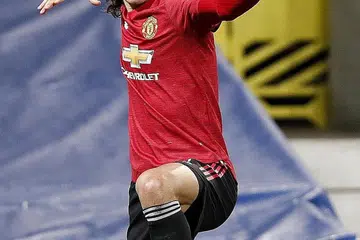 PENYERANG MANTAP: Manchester United sedang berusaha untuk melanjutkan kontrak Edinson Cavani, yang menyertai kelab itu dalam perjanjian setahun Oktober lalu. - Foto EPA-EFE