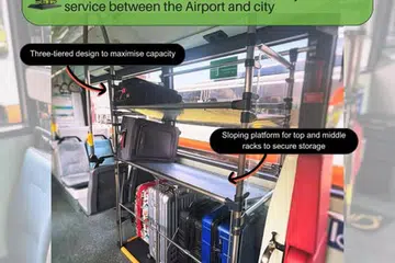 Rak tiga tingkat itu boleh muat sehingga enam bagasi besar dan dilengkapi dengan ciri penyimpanan selamat. 