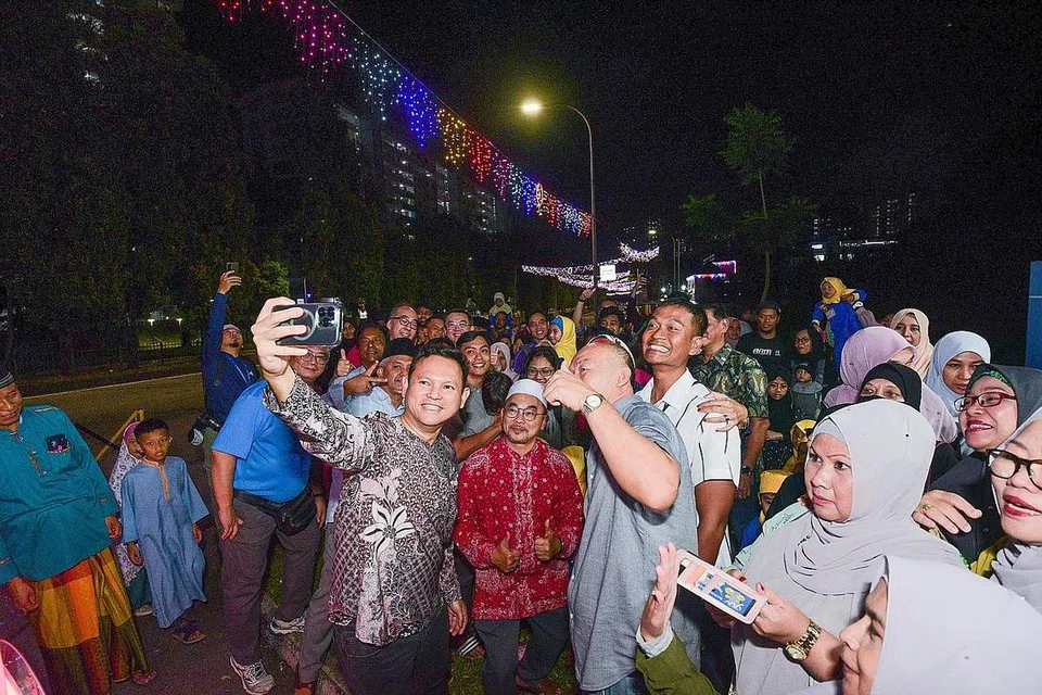 LEBIH BERSINAR: Kawasan di luar Masjid An-Nur kelihatan terang disinari lampu hiasan sempena Ramadan kali ini. - Foto- Foto PERSATUAN RAKYAT (PA)