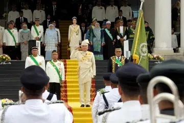 Sultan Perak, krisis tenaga, politik sempit, perang di Timur Tengah