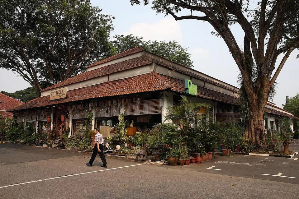 RANCANGAN PEMBAHARUAN: Blok 13 Dempsey Road, yang menempatkan beberapa kedai perabot dan antik, merupakan antara kelompok di Tanglin Village. Penguasa Tanah Singapura (SLA) sedang menghasilkan pelan induk konsep keseluruhan dan pendekatan bertema untuk memperbaharui kelompok-kelompok di kawasan tersebut. - Foto BH oleh JASON QUAH