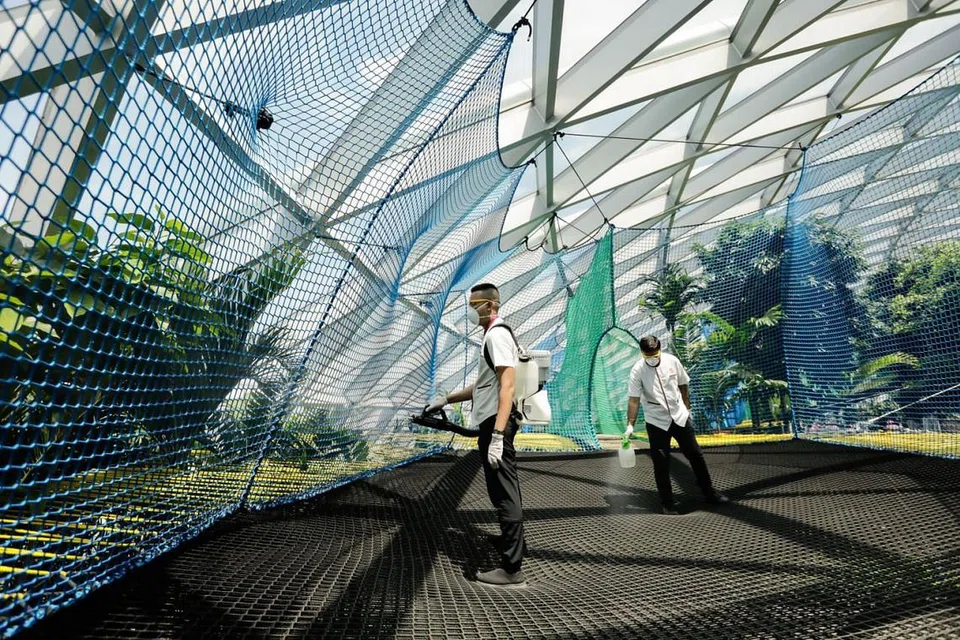 Krew pembersih -Foto TED CHEN, JEWEL CHANGI AIRPORT