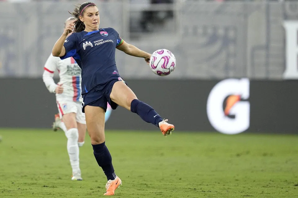 TERUS MENYERLAH: Pada usia 34 tahun, Alex Morgan mungkin hampir ke akhir kerjaya bola sepaknya.
