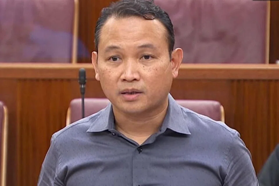 Encik Mohd Fahmi Aliman (GRC Marine Parade).