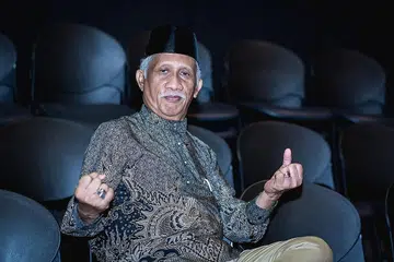 NAMA PENANYA, NADIPUTRA, KEKAL HINGGA KINI: Nadiputra mempunyai pengalaman teater yang sangat luas dan terus berjaya dalam bidang yang amat diminatinya itu. Beliau juga amat disegani dalam dunia penulisan dan drama. - Foto BH oleh NUR DIYANA TAHA