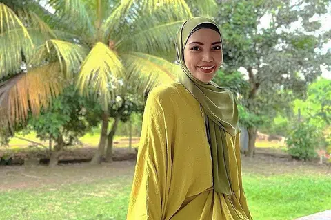 SYAWAL BAWA SINAR: Elyana bersyukur bebas daripada barah limfoma tahap empat dan berat badannya juga kini semakin meningkat. - Foto INSTAGRAM ELYANA