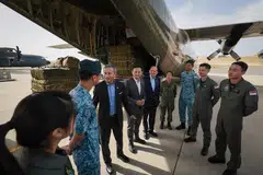 Singapura telah menghulurkan empat bantuan kemanusiaan bernilai lebih $17 juta untuk Gaza hasil sumbangan rakyat Singapura menerusi pelbagai badan-badan bukan mencari keuntungan dan kemanusiaan. Gambar diambil pada 17 Mac 2024 ketika Menteri Ehwal Luar, Dr Vivian Balakrishnan (tiga dari kiri); Menteri Negara Kanan (Pertahanan merangkap Tenaga Manusia), Encik Zaqy Mohamad (empat dari kiri); dan Duta Bukan Pemastautin Singapura ke Jordan, Encik Shamsher Zaman; dan kakitangan SAF berada di Pangkalan Udara King Abdullah II di Jordan untuk menerima kedatangan bantuan kemanusiaan ketiga Singapura ke Gaza.