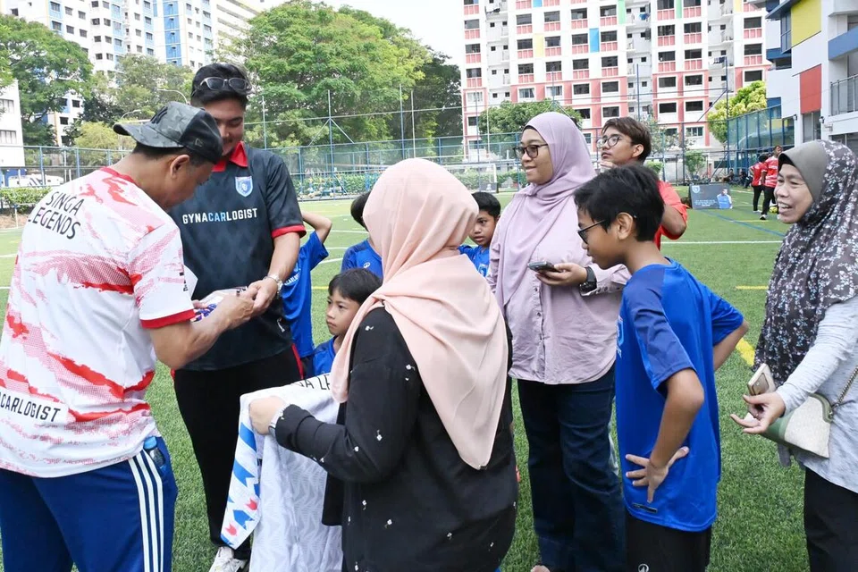 Kem Bola Sepak Singa Legends, Fandi, pemain muda