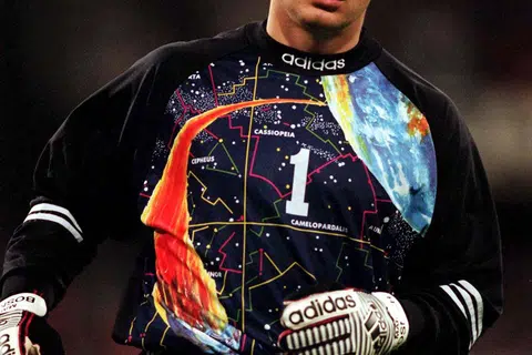 Mark Bosnich menjadi penjaga gawang Manchester United pada 1999-2001. Beliau hanya berjaya membuat 38 penampilan untuk United. 