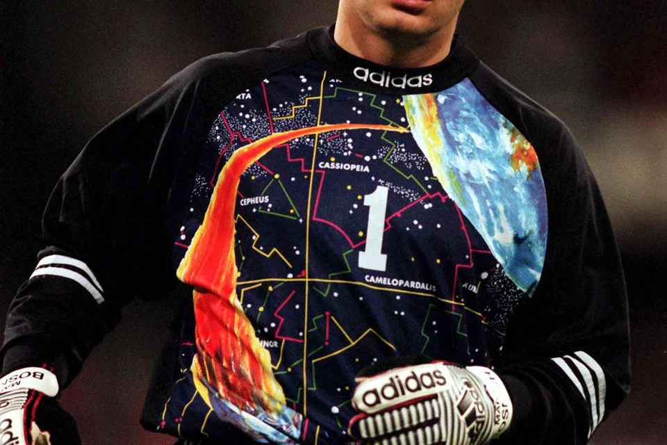 Mark Bosnich menjadi penjaga gawang Manchester United pada 1999-2001. Beliau hanya berjaya membuat 38 penampilan untuk United. 