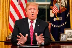 DEMI JANJI KEMPEN: Presiden Trump sanggup "pemerintah ditutup untuk tempoh berbulan atau bahkan bertahun", selagi beliau tidak mendapat dana bagi membina temboknya. - Foto AFP