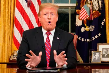 DEMI JANJI KEMPEN: Presiden Trump sanggup "pemerintah ditutup untuk tempoh berbulan atau bahkan bertahun", selagi beliau tidak mendapat dana bagi membina temboknya. - Foto AFP