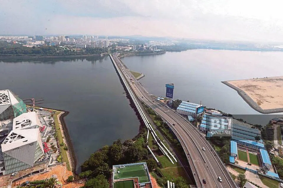 TIDAK PERNAH DIHALANG PULANG: Rakyat Malaysia di Singapura boleh pulang ke Malaysia dengan beberapa pilihan permohonan, jelas Menteri Kanan (Keselamatan), Datuk Seri Ismail Sabri Yaakob. Foto NSTP