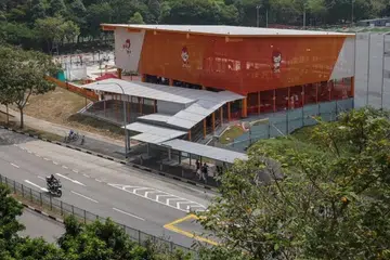 Merangkumi kawasan seluas 1,200 meter persegi (sqm) di sepanjang Choa Chu Kang Avenue 7, The Bricks menyediakan kemudahan seperti gelanggang bola keranjang berbumbung, ruang kecergasan untuk golongan dewasa dan warga emas serta taman permainan.